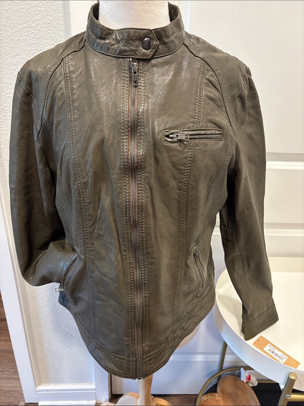 NWT Women's Olive Green Leather Jacket with Snap Collar
